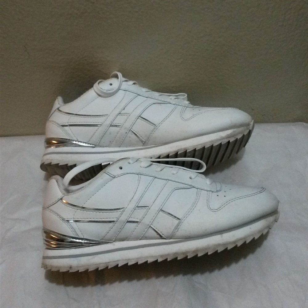 Cross Trekkers Sneakers
